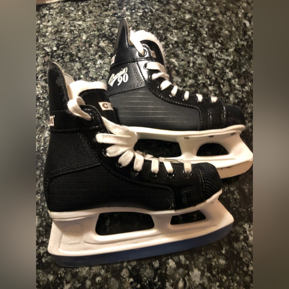 CCM “Champion 90” Ice skates. Size 1